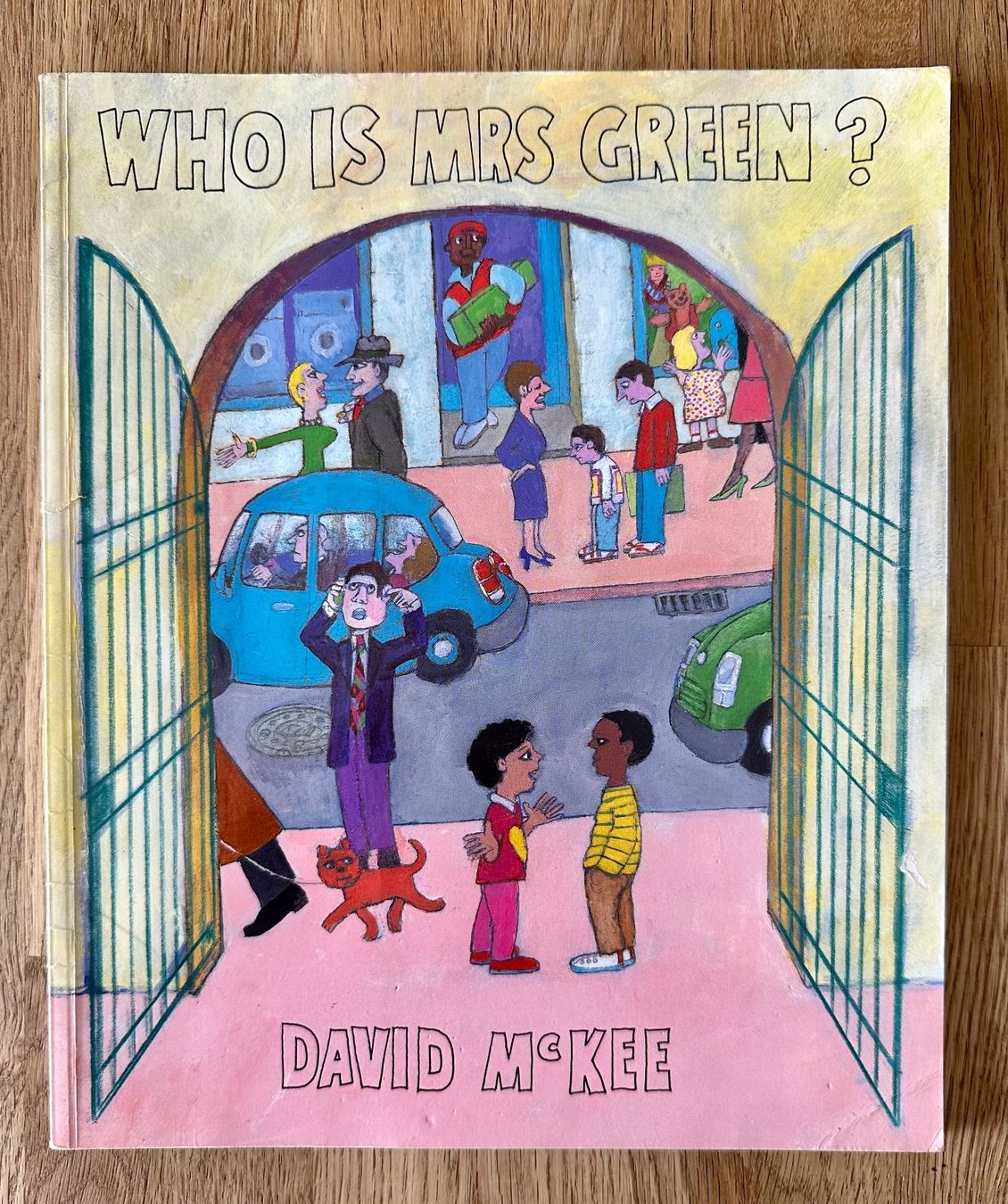 Bücher: Kinderbuch englisch: WHO IS MRS GREEN? – Gebraucht aus Amriswil von Mat08