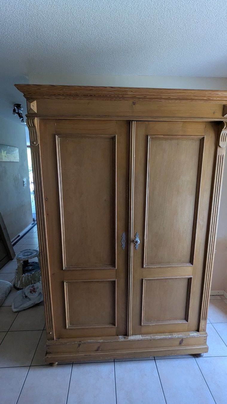 Armoires: Armoire – D'occasion à Les Geneveys-sur-Coffrane par Tof4