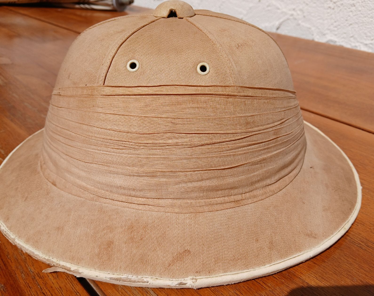 Uniformes & Effets: Casque colonial britannique  – D'occasion à Sciernes-d'Albeuve par Dojo004 2