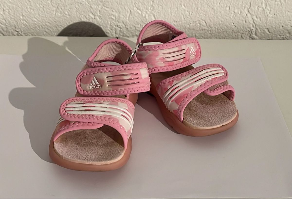 Adidas Scarpe per ragazze: Mädchen Adidas Strandschuhe Grösse 20 – Usato da Stettlen venduto da Biienli