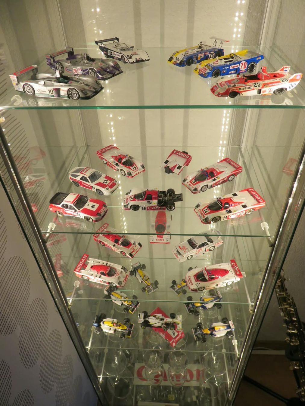 Ikea Vitrines: Glasvitrine mit LED-Beleuchtung – D'occasion à Winterthur par belli14 4