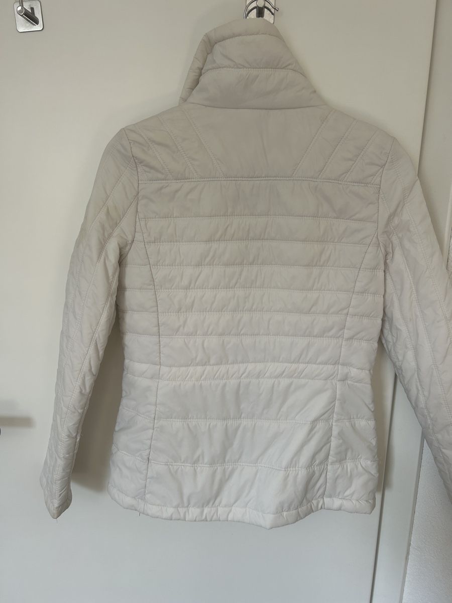 Guess Giacche: Guess White light Padded Jacket - Ladies Size S – Usato da Marin-Epagnier venduto da Kty_1907 1
