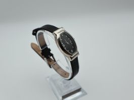 Damen Uhr  (läuft mit Garantie)