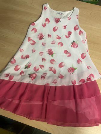 Neues süsses Sommerkleid mit Rosenmuster Gr.134
