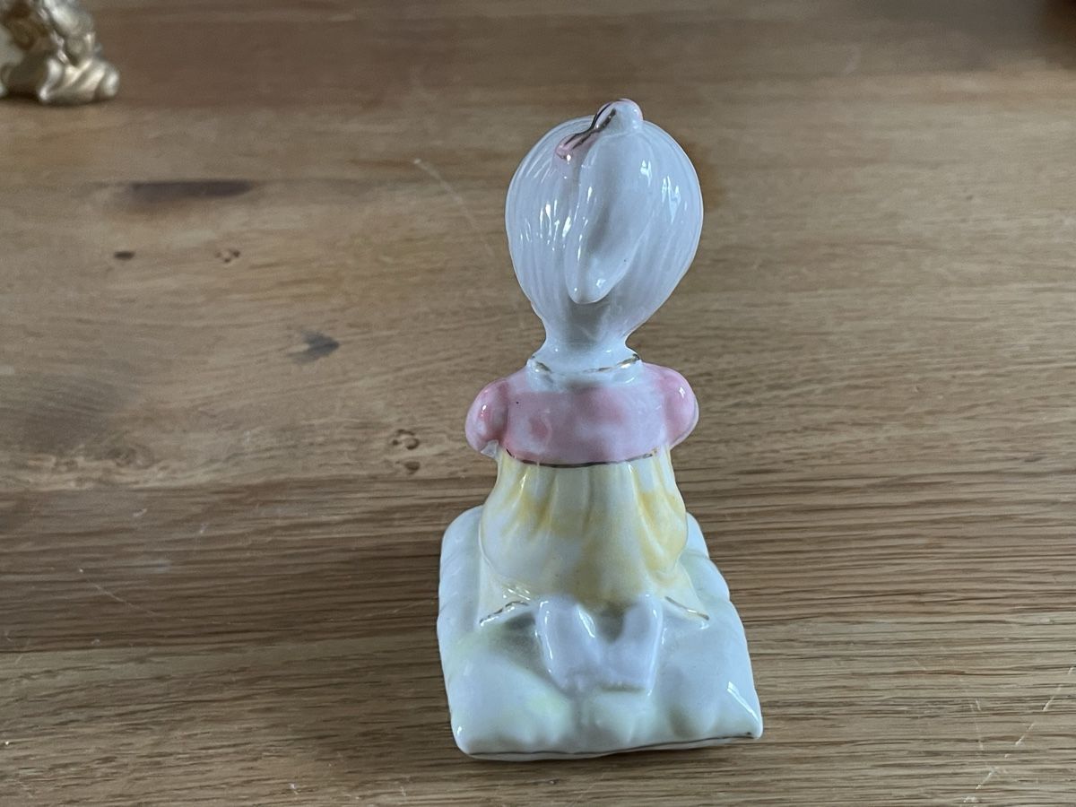 Statuette: Bettendes Mädchen – Usato da Goldach venduto da matthiaseggenberger 1