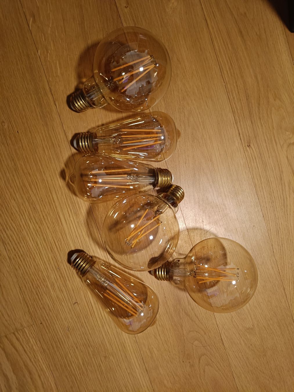 Lampade: E27 Filament LED Glühbirne – Usato da Kloten venduto da fbloch01
