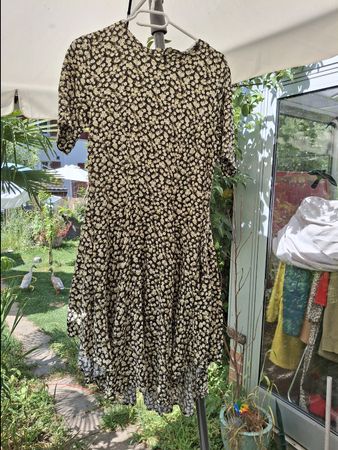 Kleid Blumenmuster H&M Grösse 40 gebraucht. Mit Taschen. 