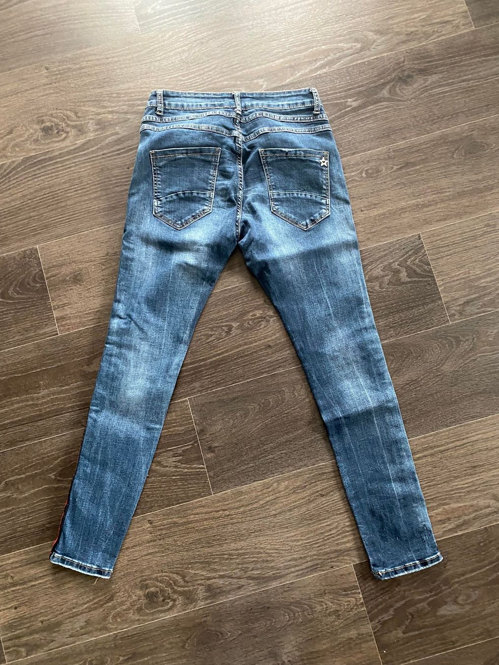 Jeans: Jeans Jewelly - Grösse S/36 – Gebraucht aus Eschenbach SG von Sums 1