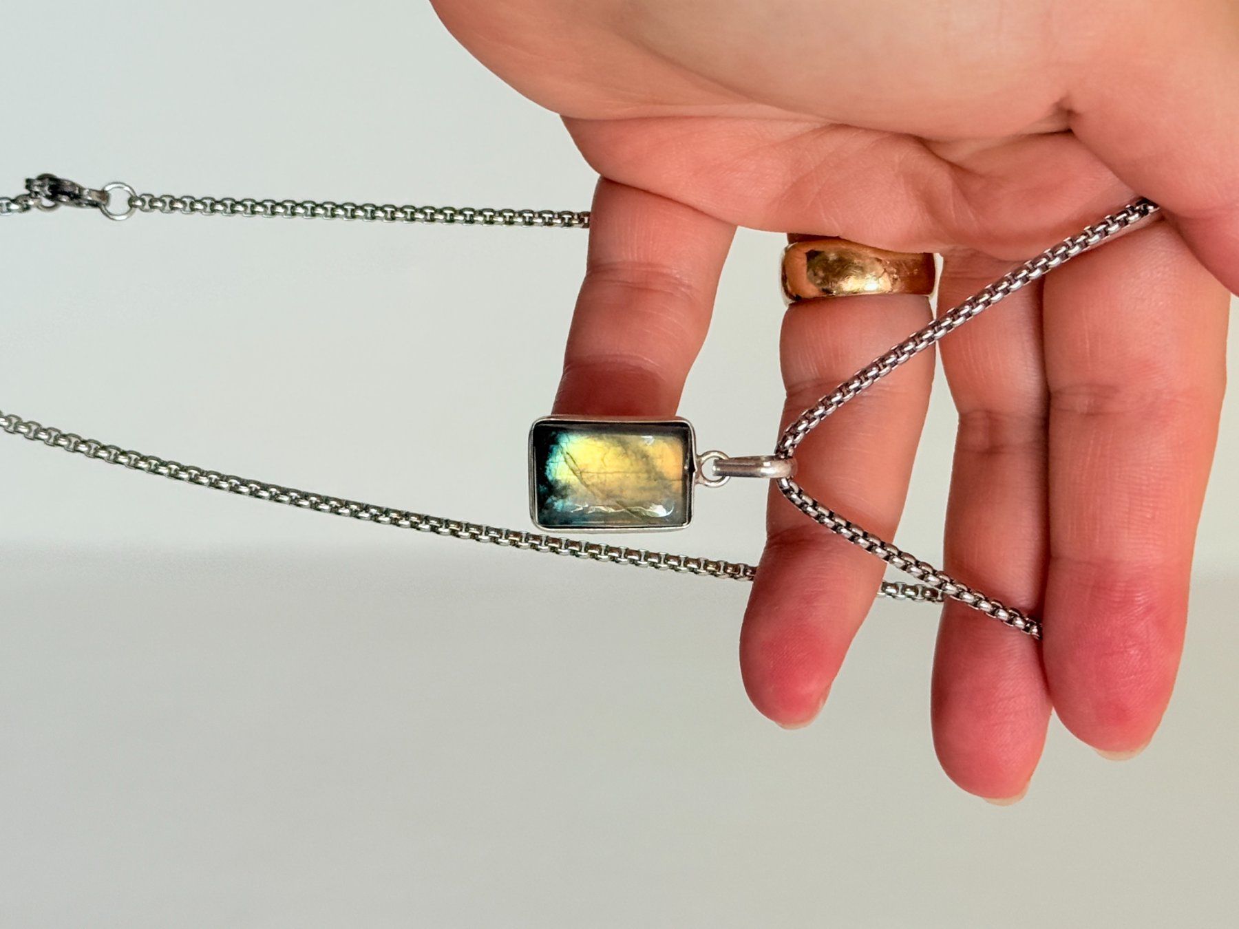 Catenine: Fashionable labradorite necklace – Nuovo e nell'imballaggio originale da Genève venduto da AGBERG 1