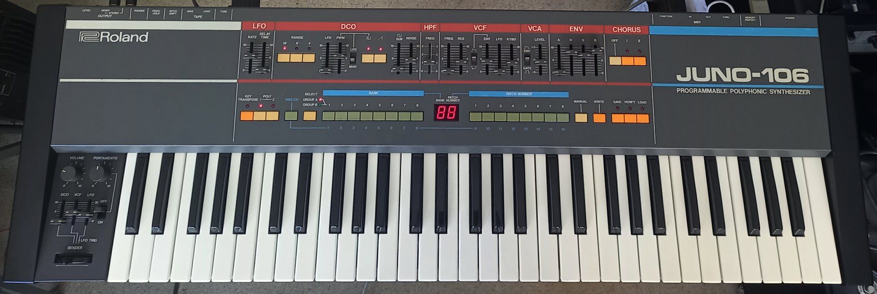 Roland Instruments de musique: Juno 106 in Top Zustand – D'occasion à Luzern par garlicia