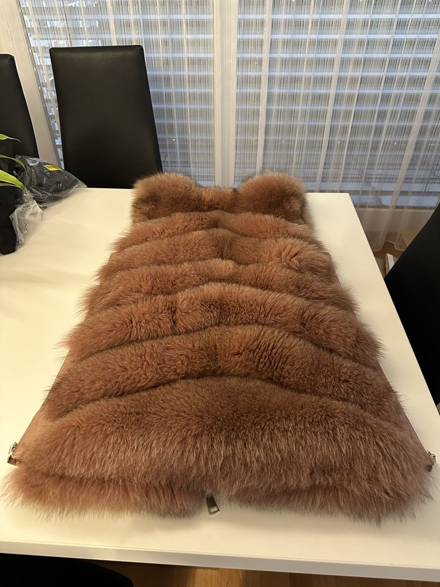 Gilets & Westen: Weste aus echtem Fell – Gebraucht aus Winterthur von Violeta_l