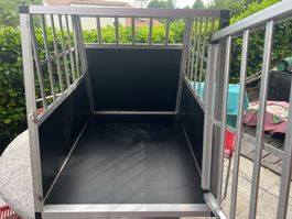 GROSSE HUNDE BOX, H69 B65 T90, ausgezeichneter Zustand!