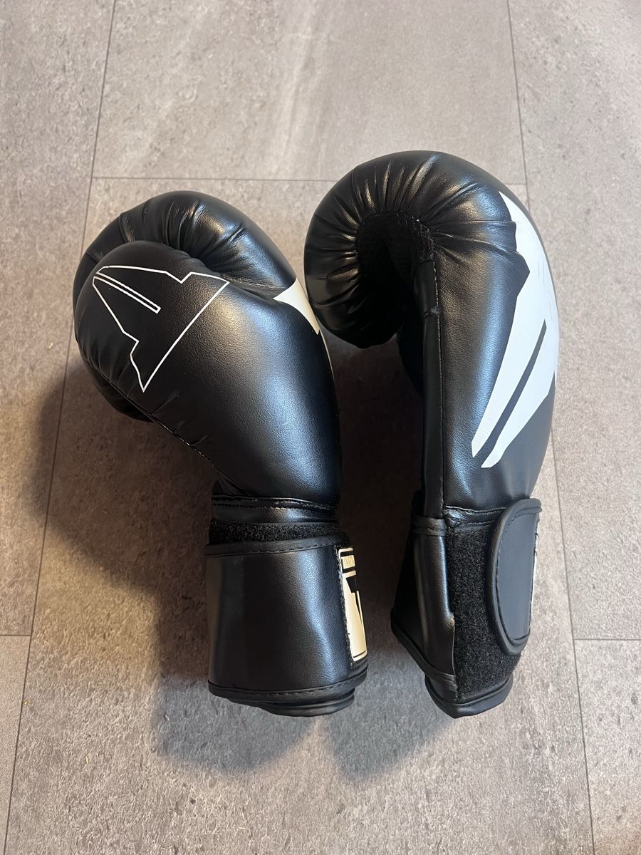 Gants & mitaines : Boxhandschuhe Throwdown 10oz – D'occasion à Pfäffikon SZ par Gschmois26 3