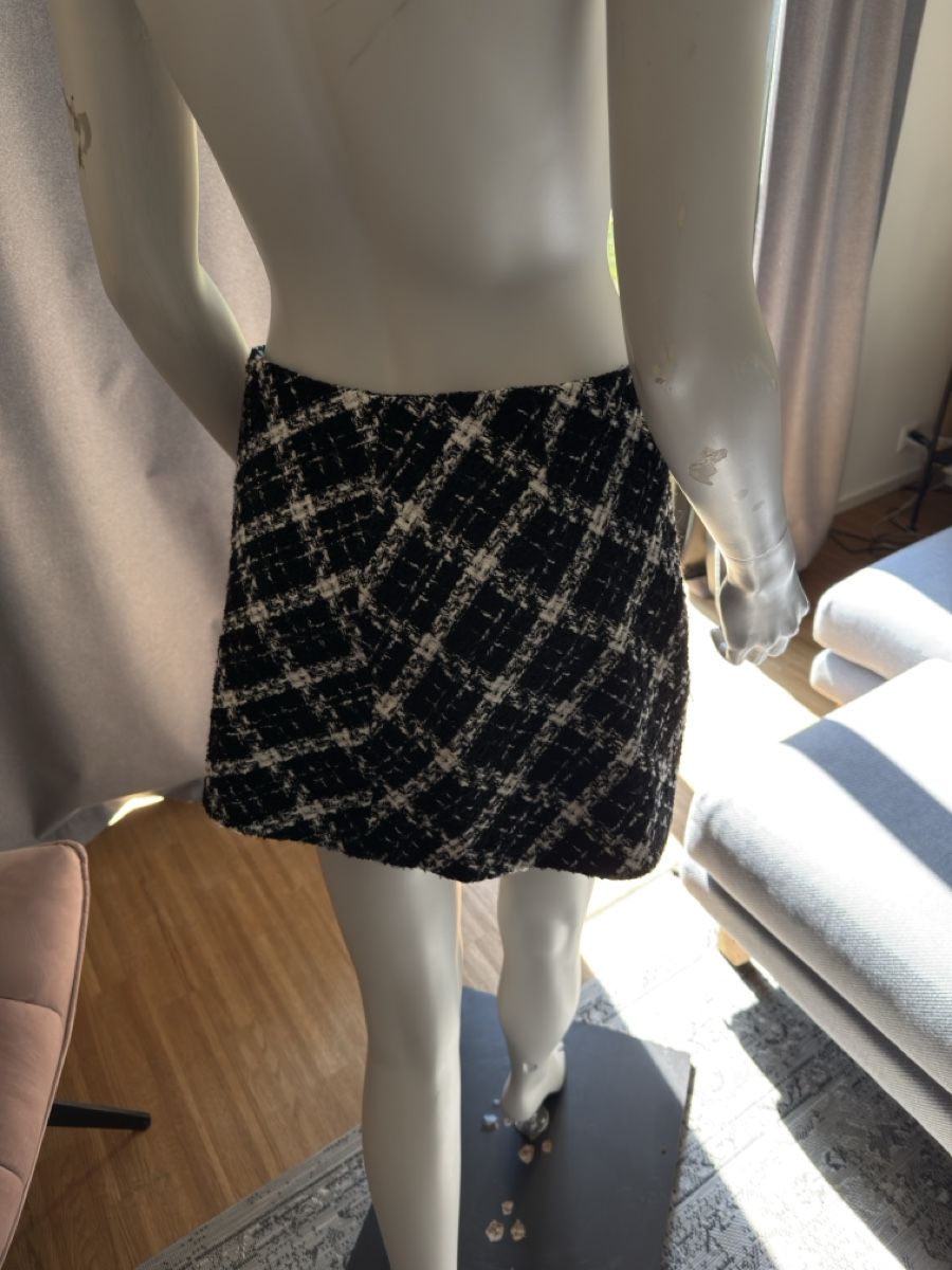 Zara Gonne: Zara Tweed-Minirock - |Größe M|| – Usato da Kilchberg ZH venduto da nad_6dwp 2