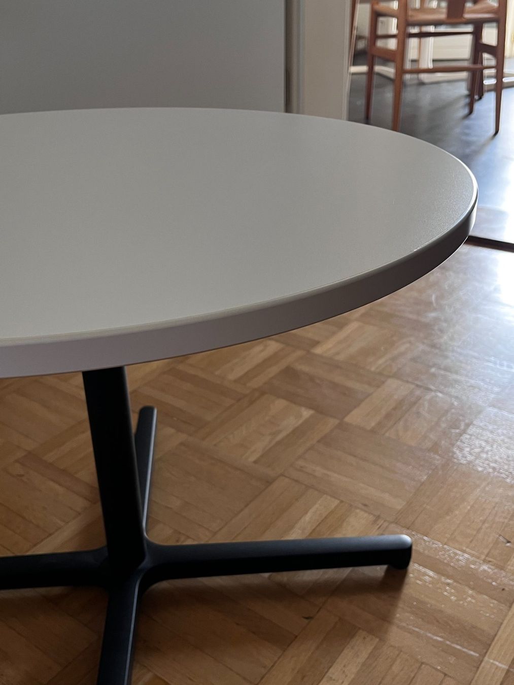 Vitra Tavoli: Vitra Table (Soft Work Table) by Edward Barber & Jay Osgerby – Usato da Lenzburg venduto da K_Eason 2