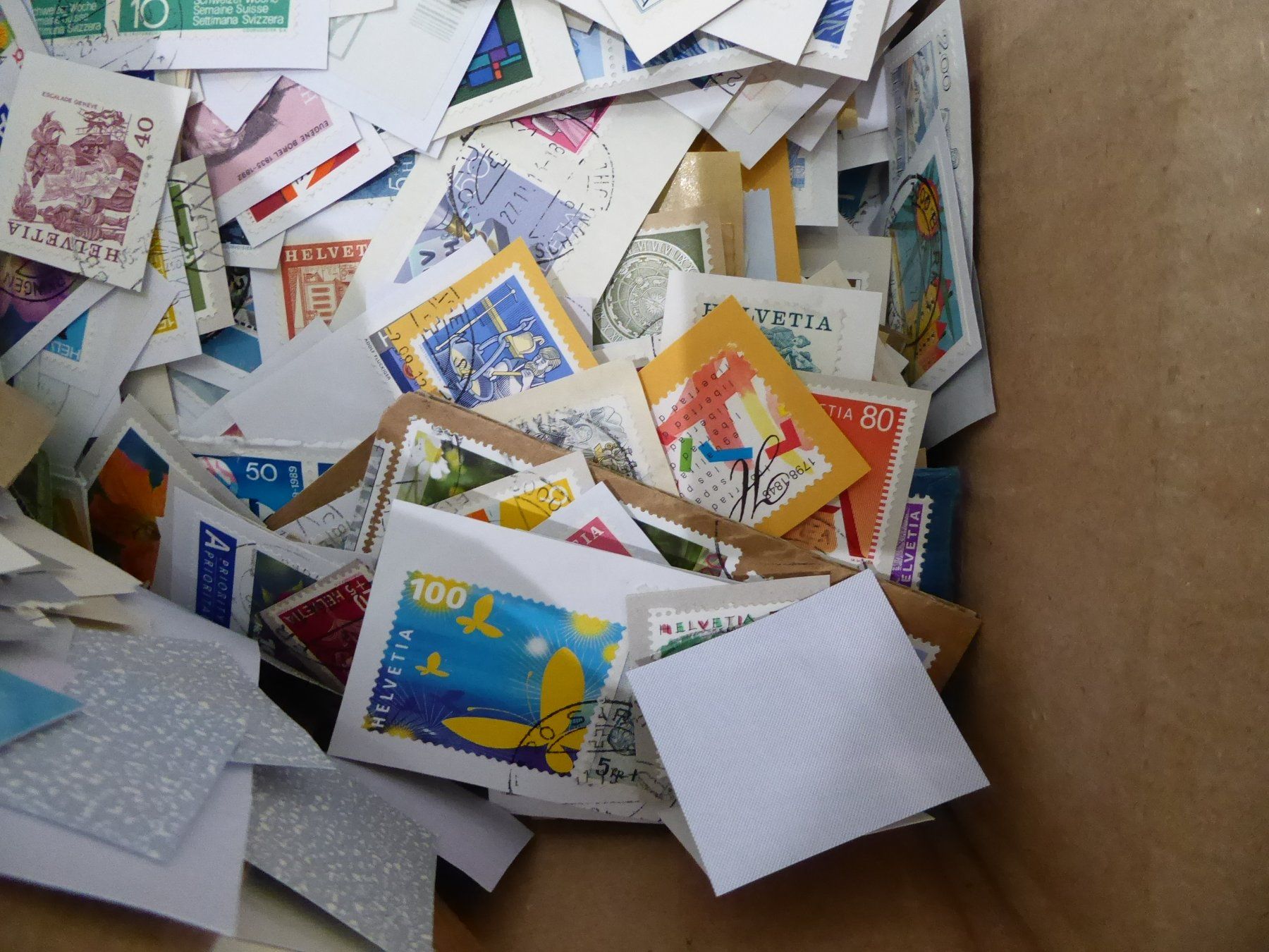 Tutti i francobolli: Interessanter Posten Schweiz auf Papier – Usato da Rothrist venduto da swisstools 6