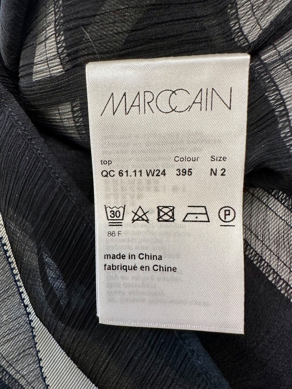 Marc Cain Camicette: MARC CAIN - Ärmellose luxuriöse Bluse / N2 – Nuovo e nell'imballaggio originale da Spreitenbach venduto da Jessy8 4