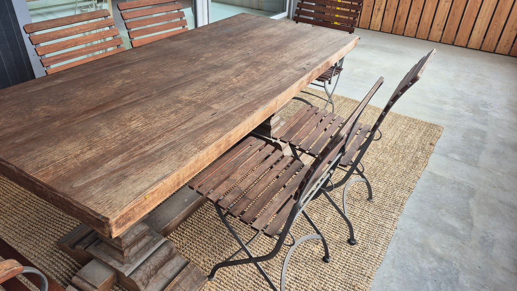 Set di tavolo e panche: Schwerer Tisch mit 6 Gartenstühlen – Usato da Trimmis venduto da Florianschlumpf 1