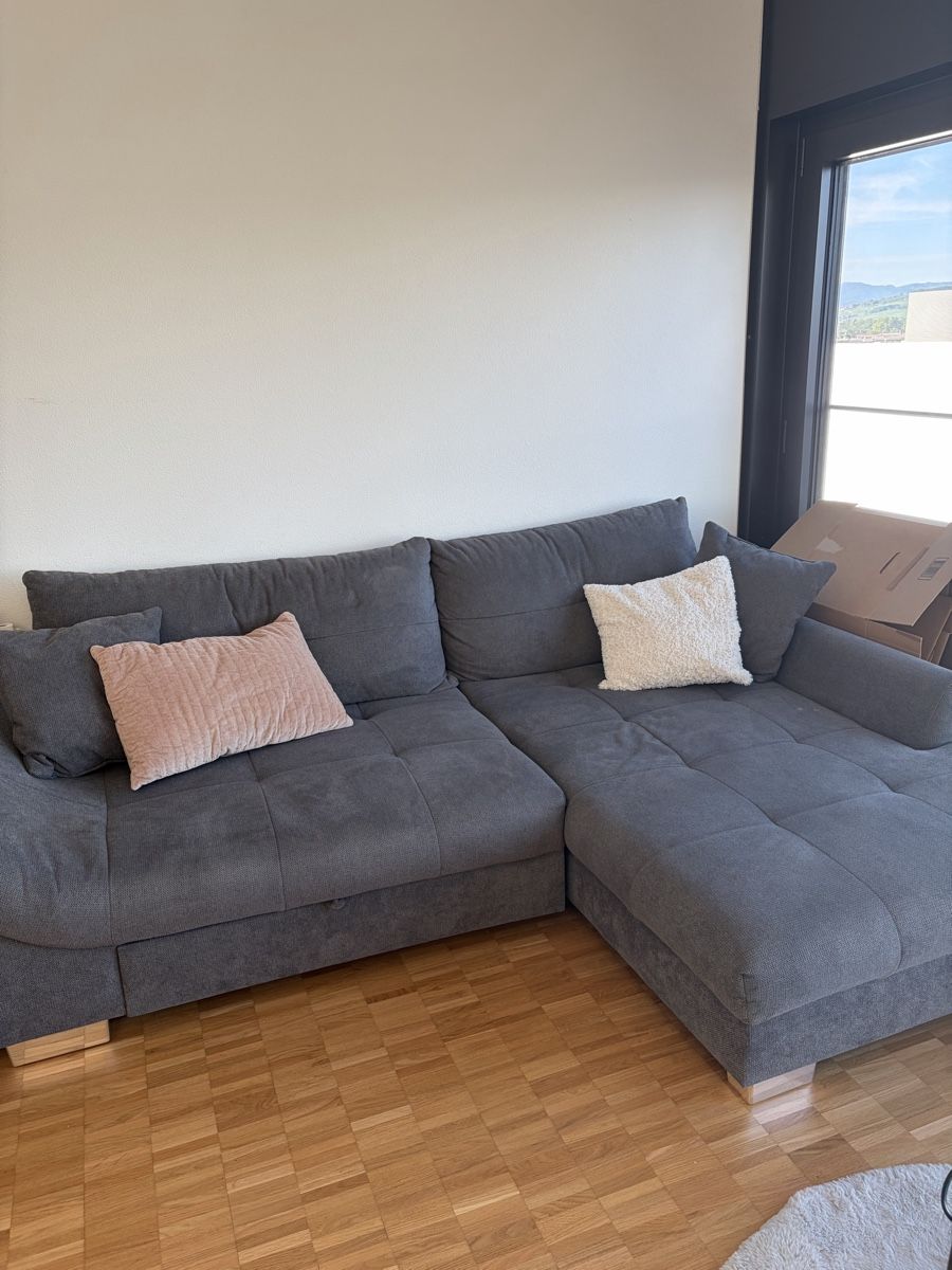 Sofas: Ecksofa grau Stoff Schlafsofa Bettfunktion vorhanden – Gebraucht aus Basel von den_5kvn