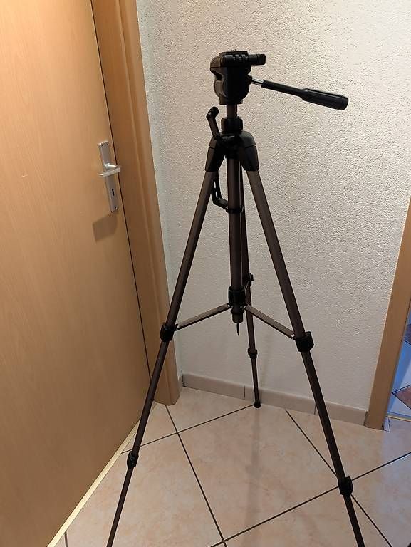 Poster & Bilder: Trépied Hama Star 62 – Gebraucht aus Collombey von dan_kf9j 1