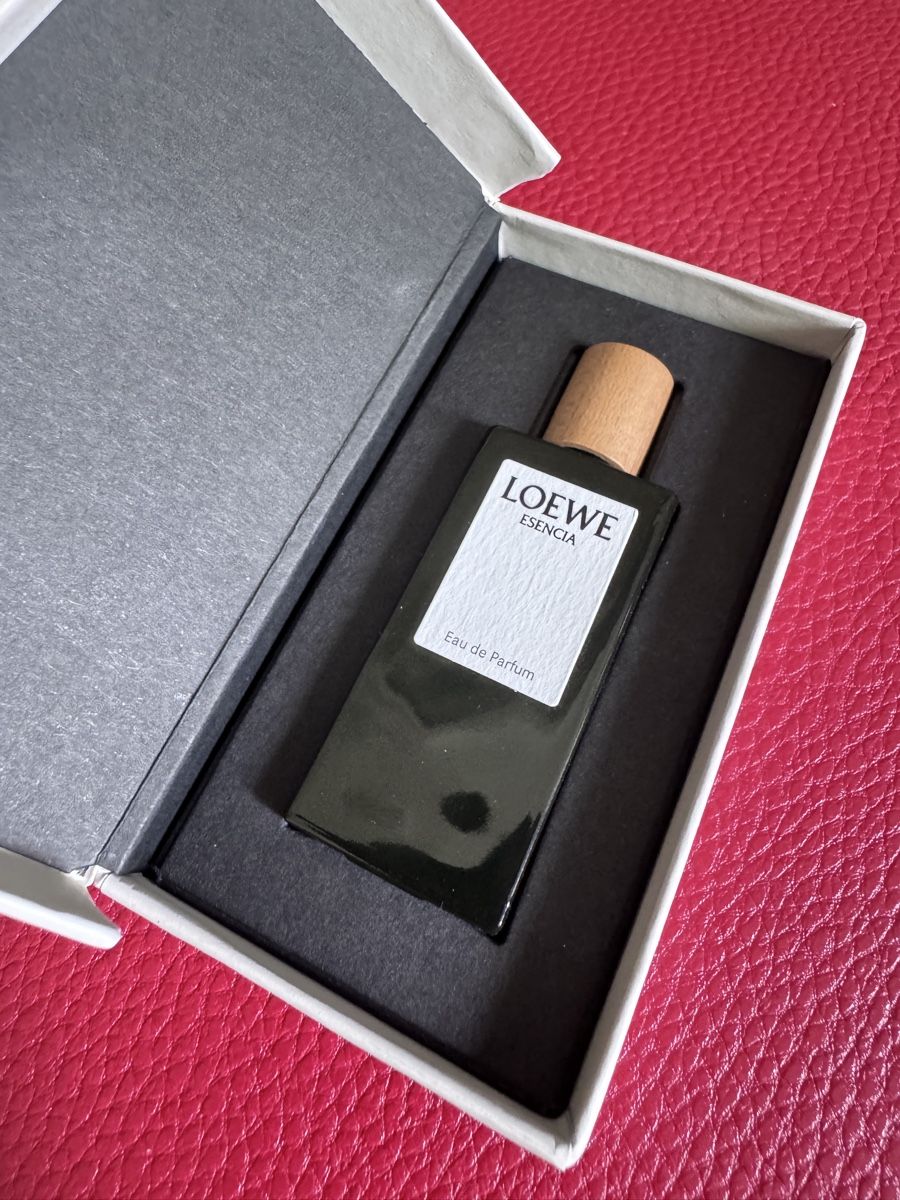 Loewe Profumi & Eau de Toilette: LOEWE Esencia Eau de Pafum for Men 7ML – Nuovo e nell'imballaggio originale da Viganello venduto da NicodemusRoger 1