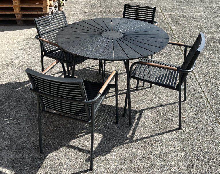 Set di tavolo e panche: Gartentisch mit 4 Stühlen – Usato da Langnau i.E. venduto da Ke.Bex 2