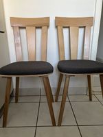 2 Stühle aus Holz mit Stoffbezug, sehr bequem!