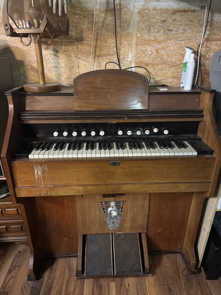Instruments de musique: altes Harmonium – D'occasion à Zürich par remierancid