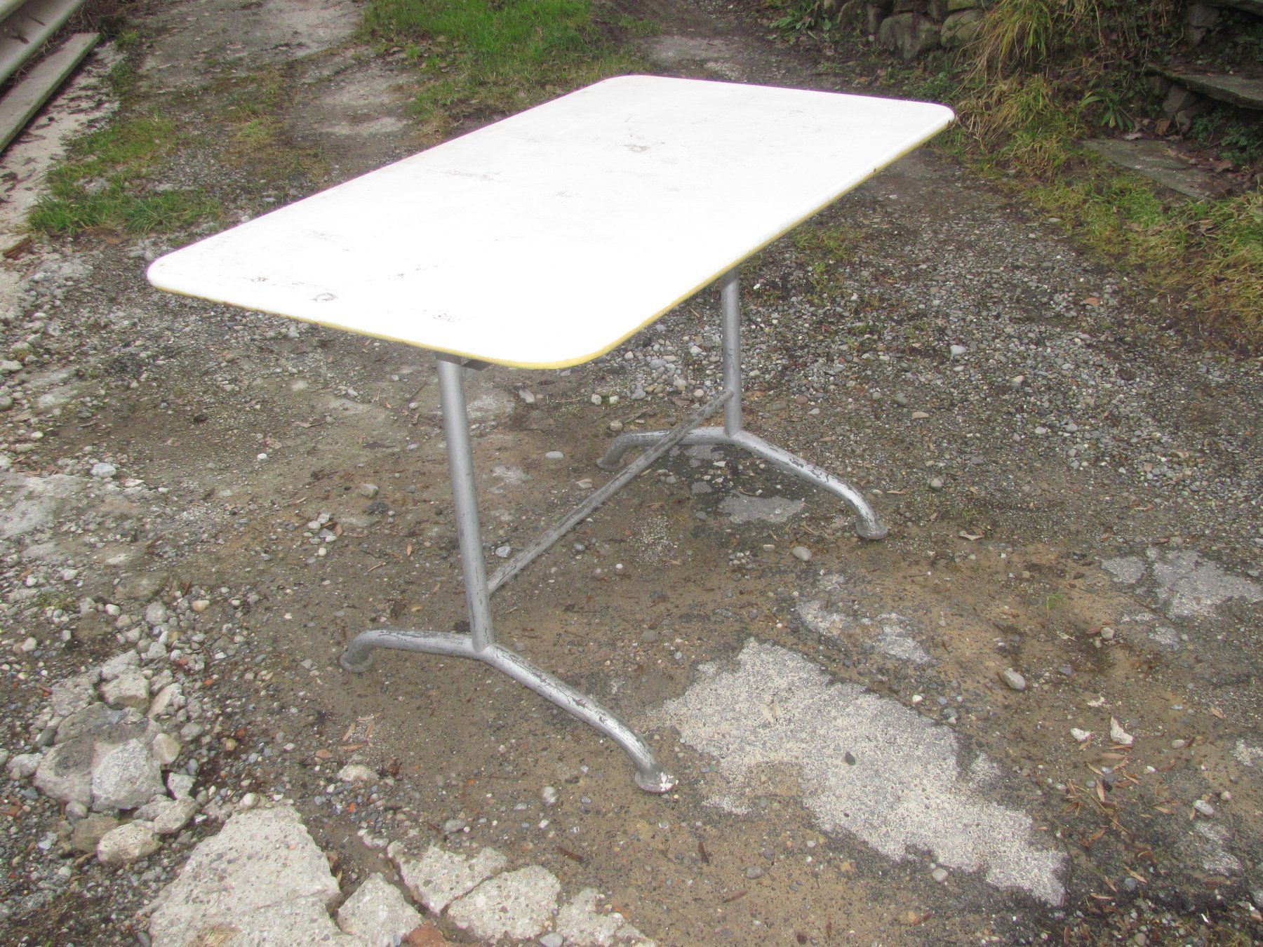 Bigla Tavoli: BIGLA Blechtisch Gartentisch 70x120cm, Höhe 75 – Usato da Malters venduto da Monark