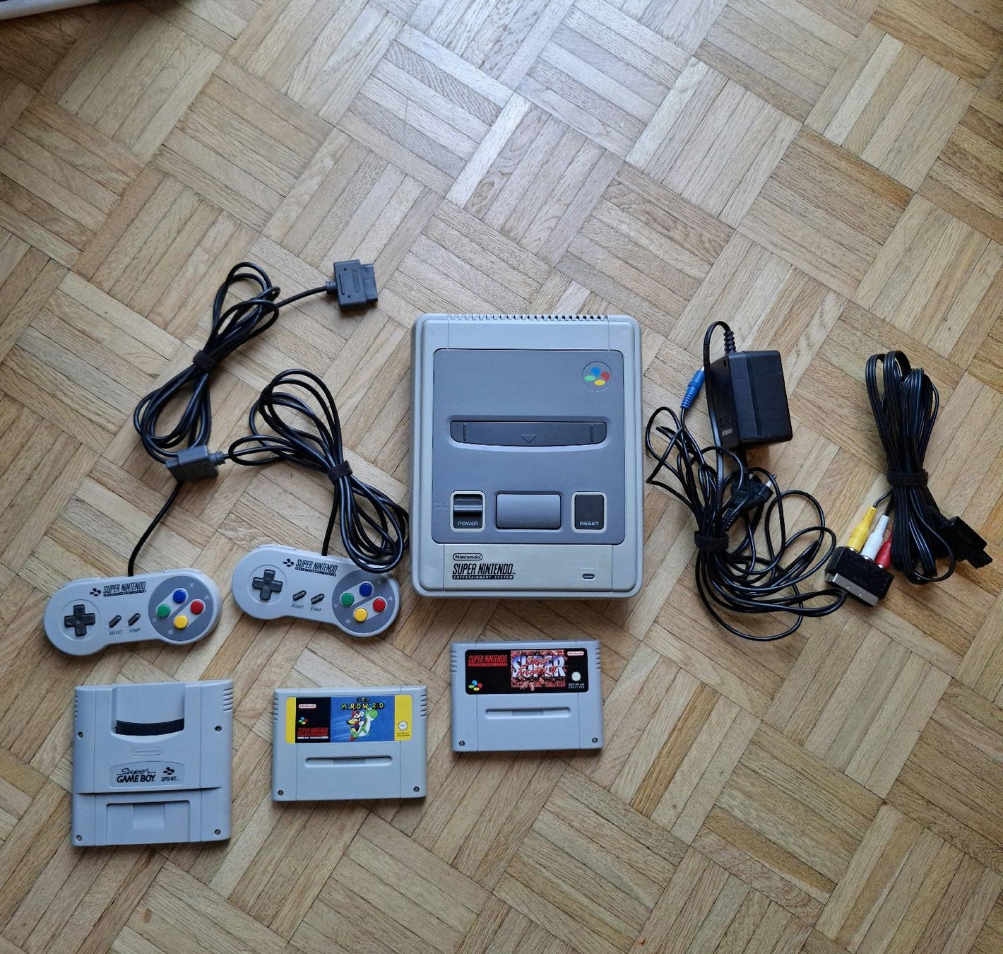 Nintendo Consoles: SNES Super Nintendo + 2 Controller + 2 Spielen + Gameboy – D'occasion à Plan-les-Ouates par Evilworm_12
