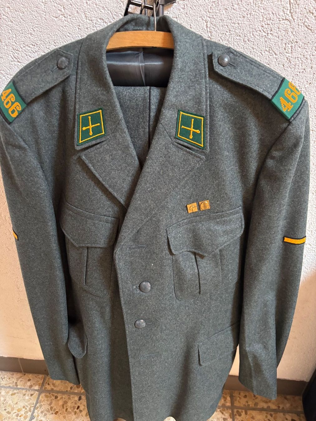 Schweizer Armee Uniformi: Militäruniform Minenwerfer-Gefreiter – Usato da Hasle b. Burgdorf venduto da ube_65fm