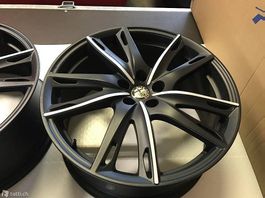 Alfa Romeo 4C cerchi originali con pneumatici / mit Reifen