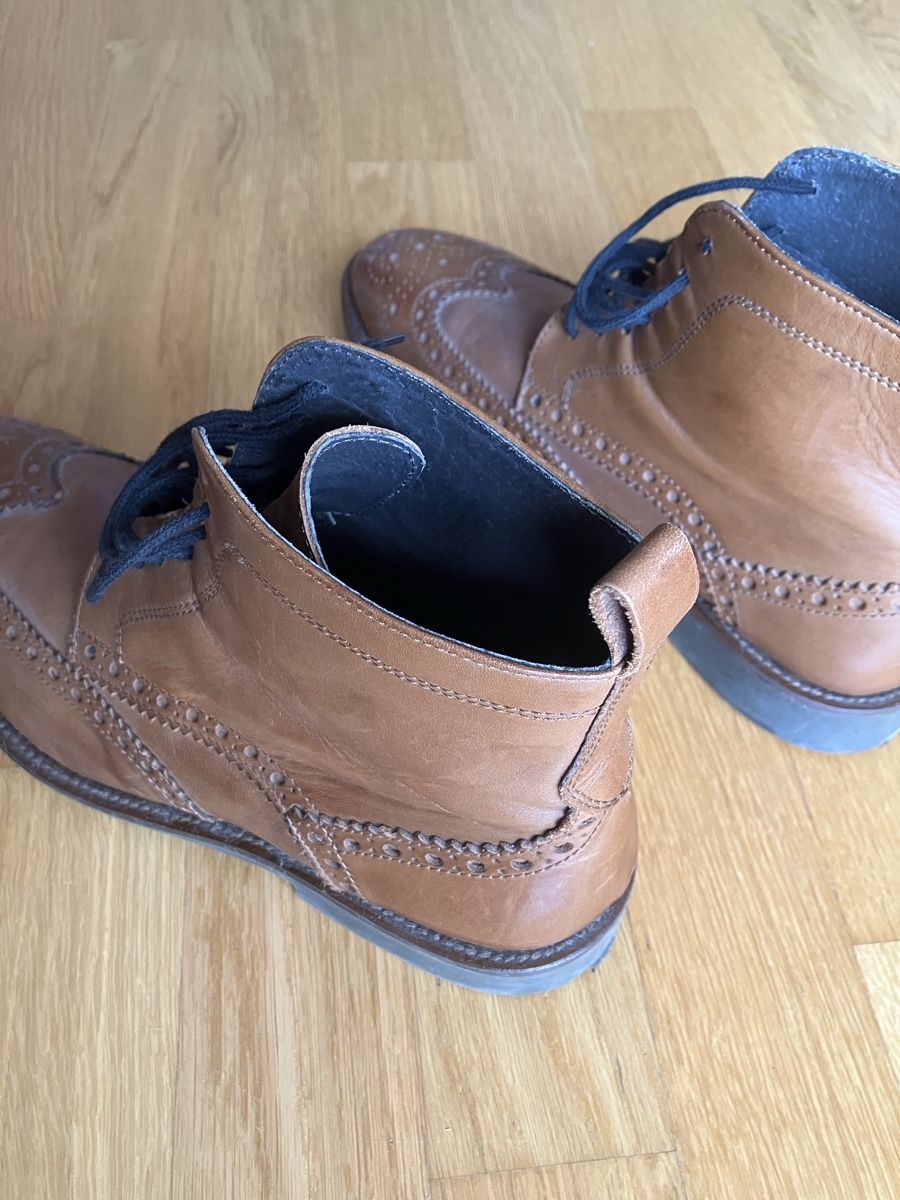 Scarpe da uomo: Bottines brogue en cuir marron clair taille 42 – Usato da Meyrin venduto da olegarius 1