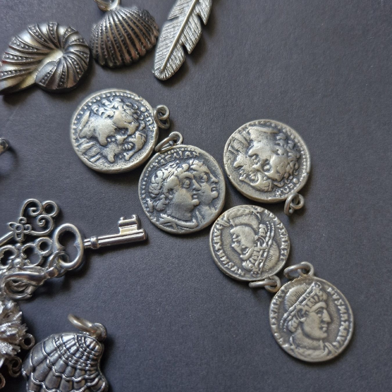 Altri gioielli: lot de pendentifs argentés  – Usato da Neuchâtel venduto da yas_zdb7 1