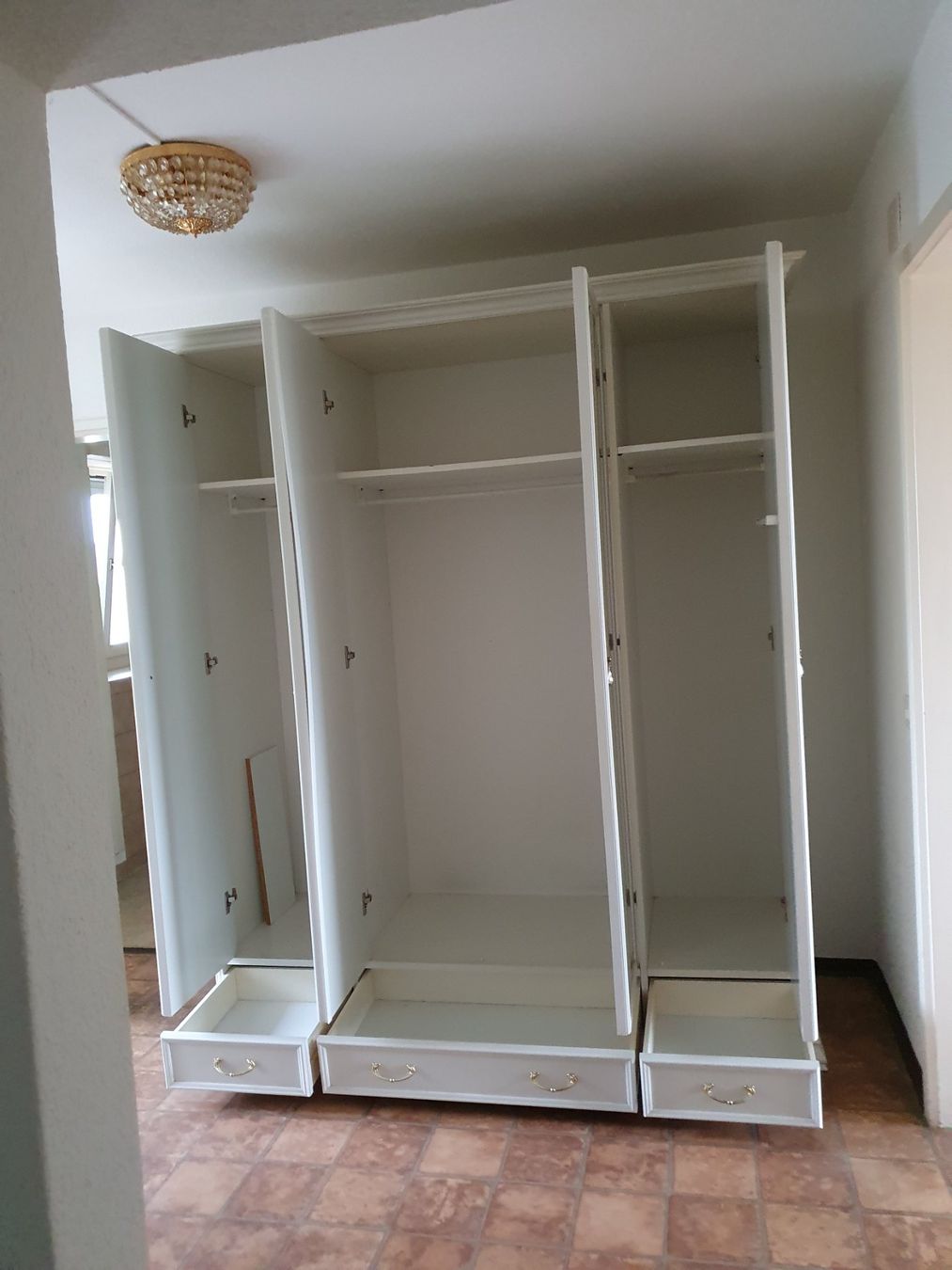 Armoires: Weisser Spiegelschrank – D'occasion à Zürich par SST05 1