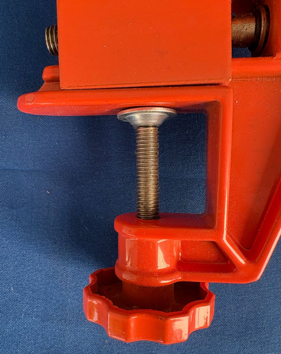 Tous les outils: TISCHSCHRAUBSTOCK ORANGE – D'occasion à Ostermundigen par Heavenmaus75 1
