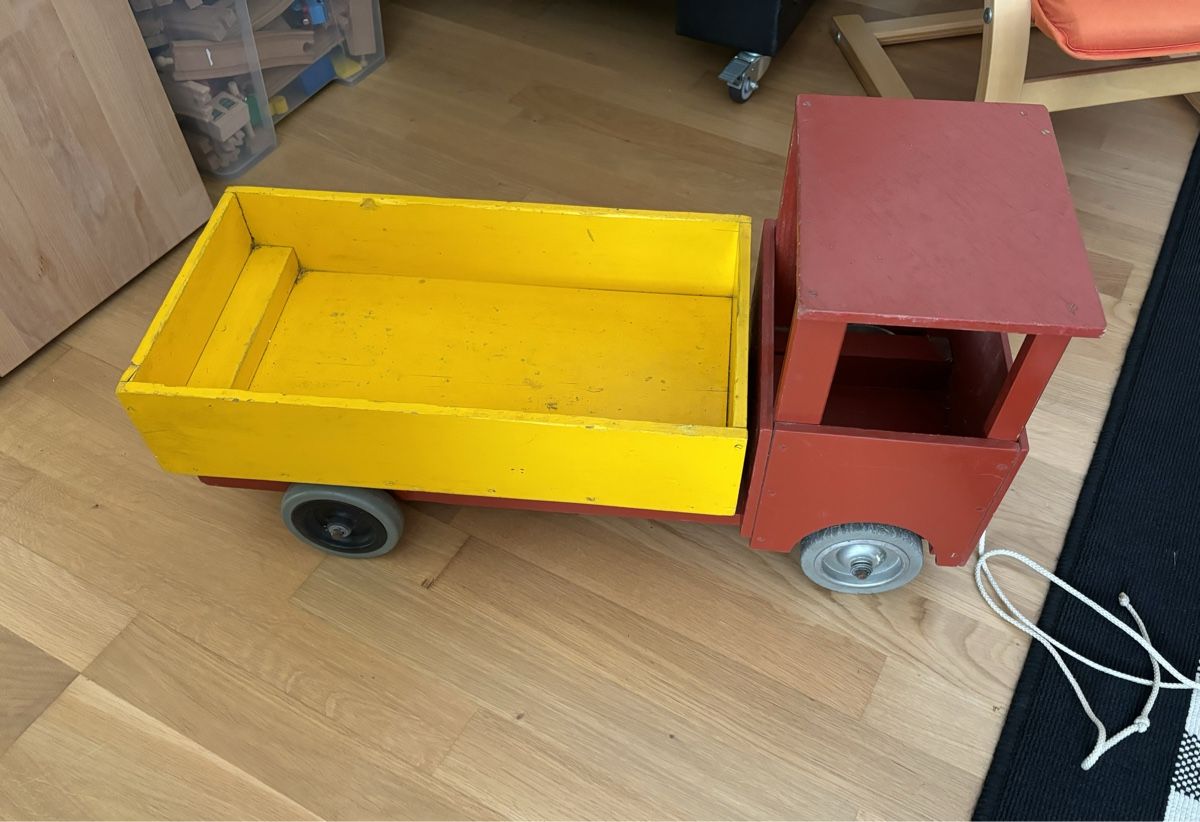 Giocattoli: Holzlastwagen – Usato da Läufelfingen venduto da Schwan14