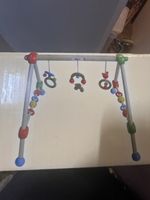 Baby Spielbogen BIECO mit Spielzeug