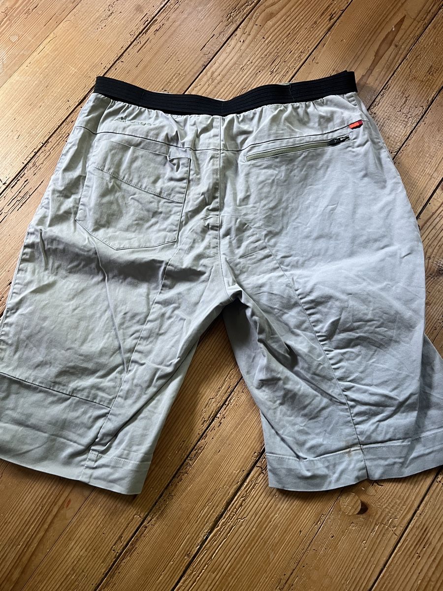 Vaude Pantaloni: Vaude Shorts grau, Grösse L  – Usato da Wohlenschwil venduto da SmokyAnnie 2