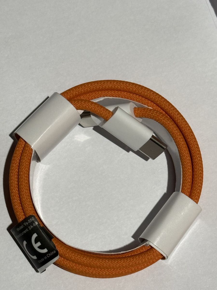 Cavi: Câble USB-C vers USB-C orange 2m neuf – Nuovo e nell'imballaggio originale da Lausanne venduto da Licio7 2