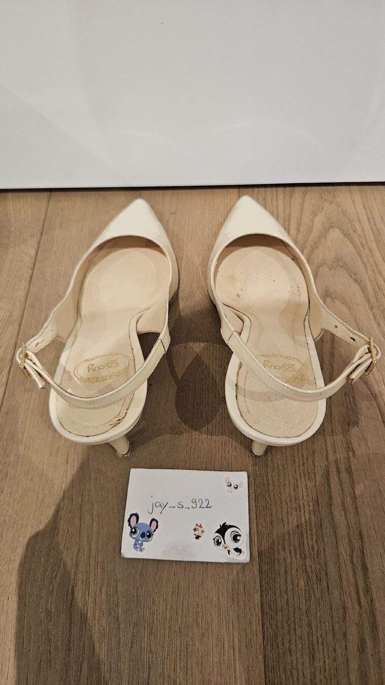 Scarpe da donna: Slingpumps, Cremeweiss, Gr. 38.5 - gebraucht! – Usato da Kloten venduto da Jay_s_922 4