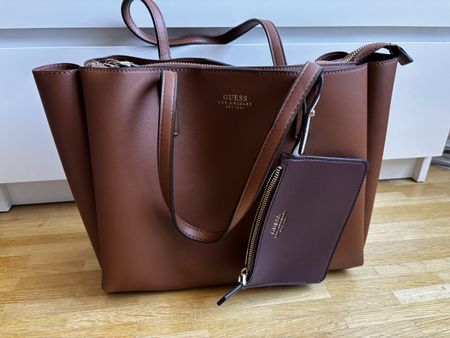 Sac à main cabas Guess marron avec pochette état neuf
