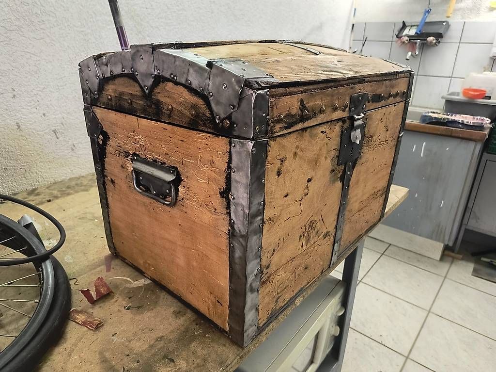Truhen: Coffre en bois – Gebraucht aus Yverdon-les-Bains von joe_m2gk