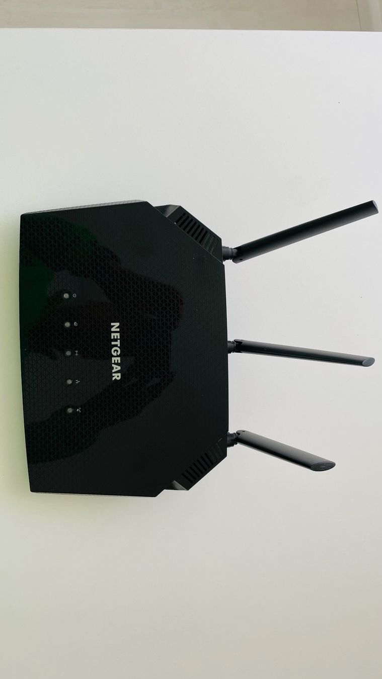 Netgear Modem & Router: Router Netgear 30 – Usato da Sennhof venduto da fritzkein
