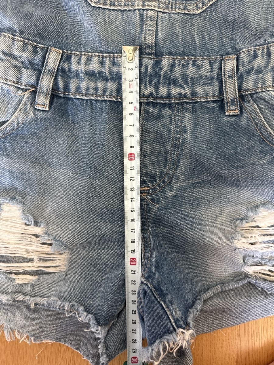 Jeans: Dungarees denim shorts ripped distressed size S – Usato da Nyon venduto da Zola 2