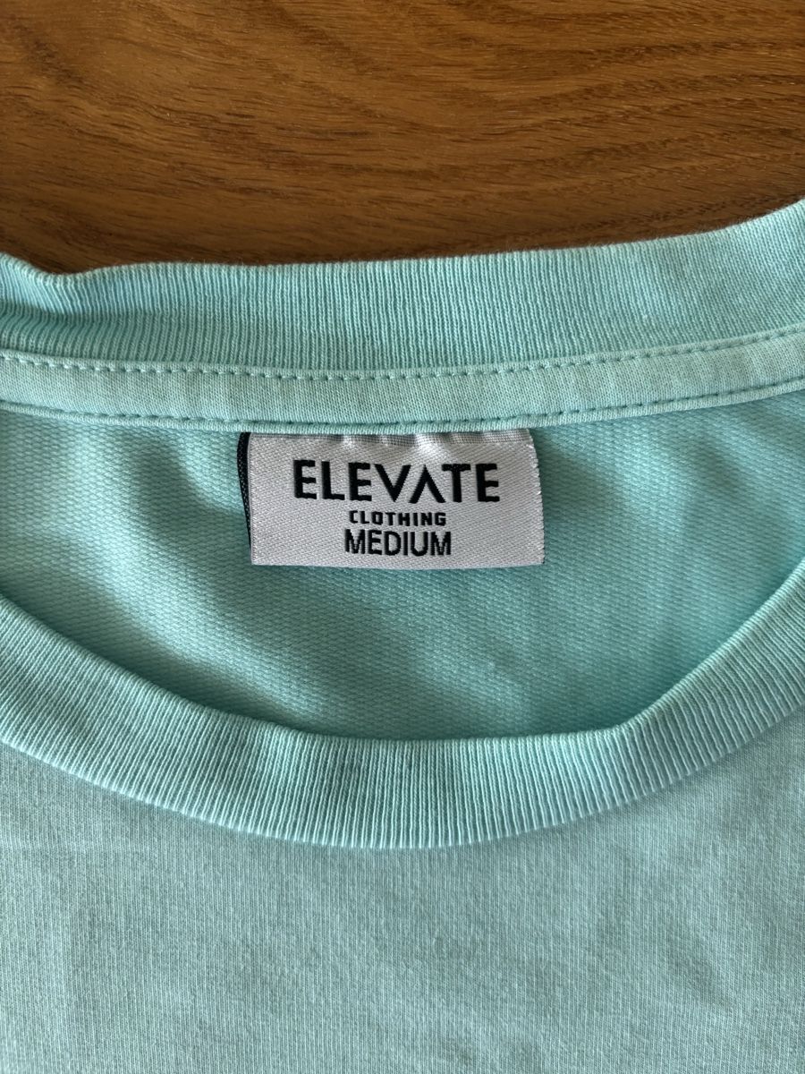 T-Shirts: Tshirt Elevate – Neu (gemäss Beschreibung) aus Oberwil-Lieli von kev_vm5v 1
