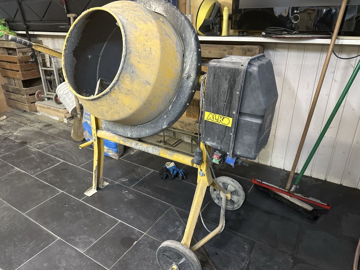 Tutte le macchine: Betonmischer  – Usato da Ermenswil venduto da woubaan 1