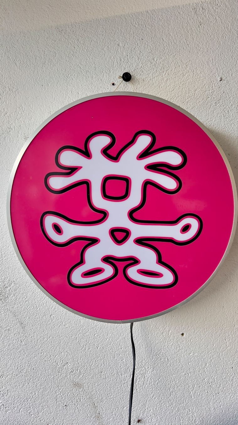 Lampade: Crumpler enseigne lumineuse publicitaire – Usato da Sion venduto da ROBY_ROBY_ROBY