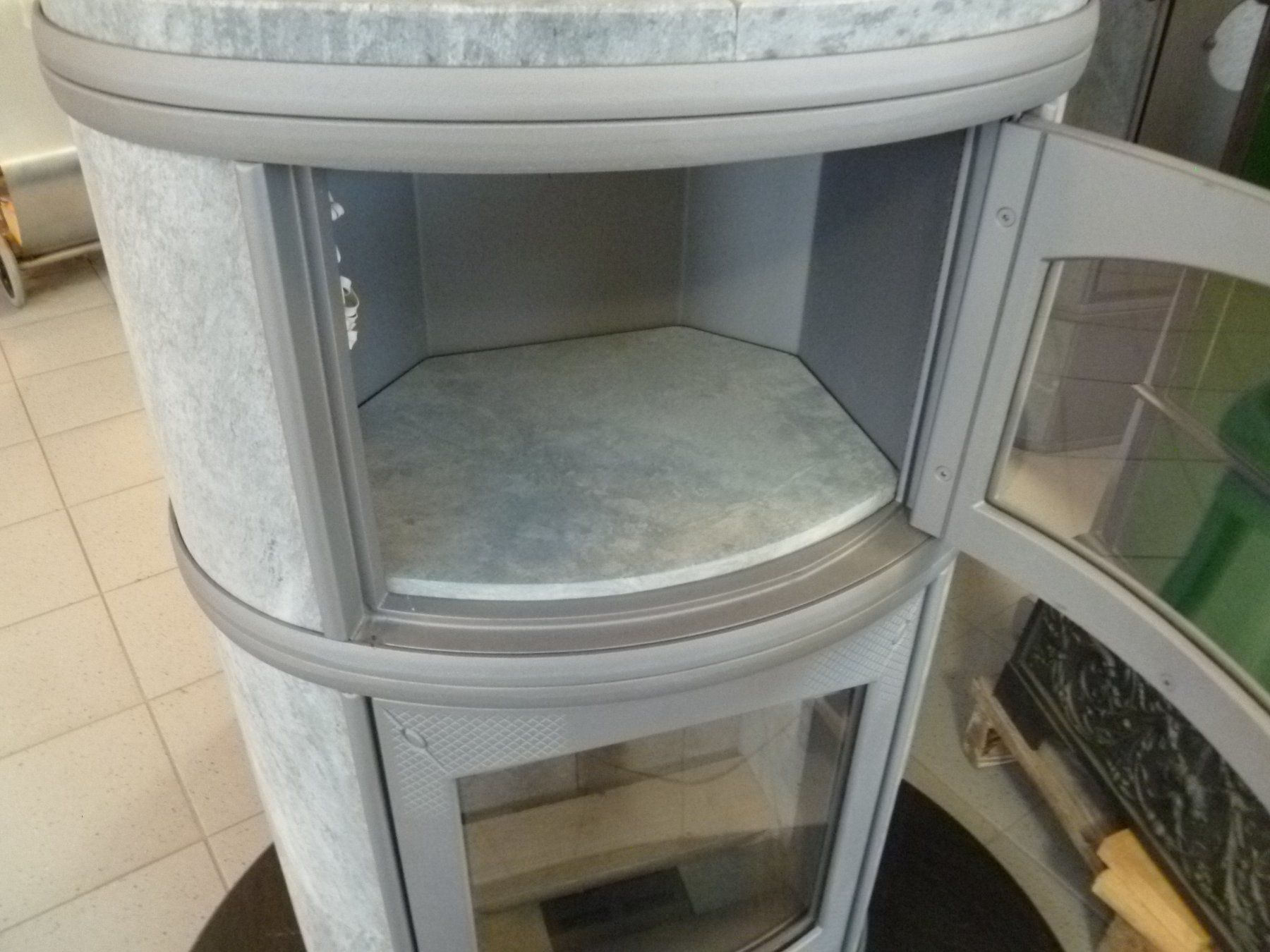 Stufe caminetto: Fast runder Specksteinofen mit 87 % Wirkungsgrad – Nuovo e nell'imballaggio originale da Zürich venduto da stove56 2