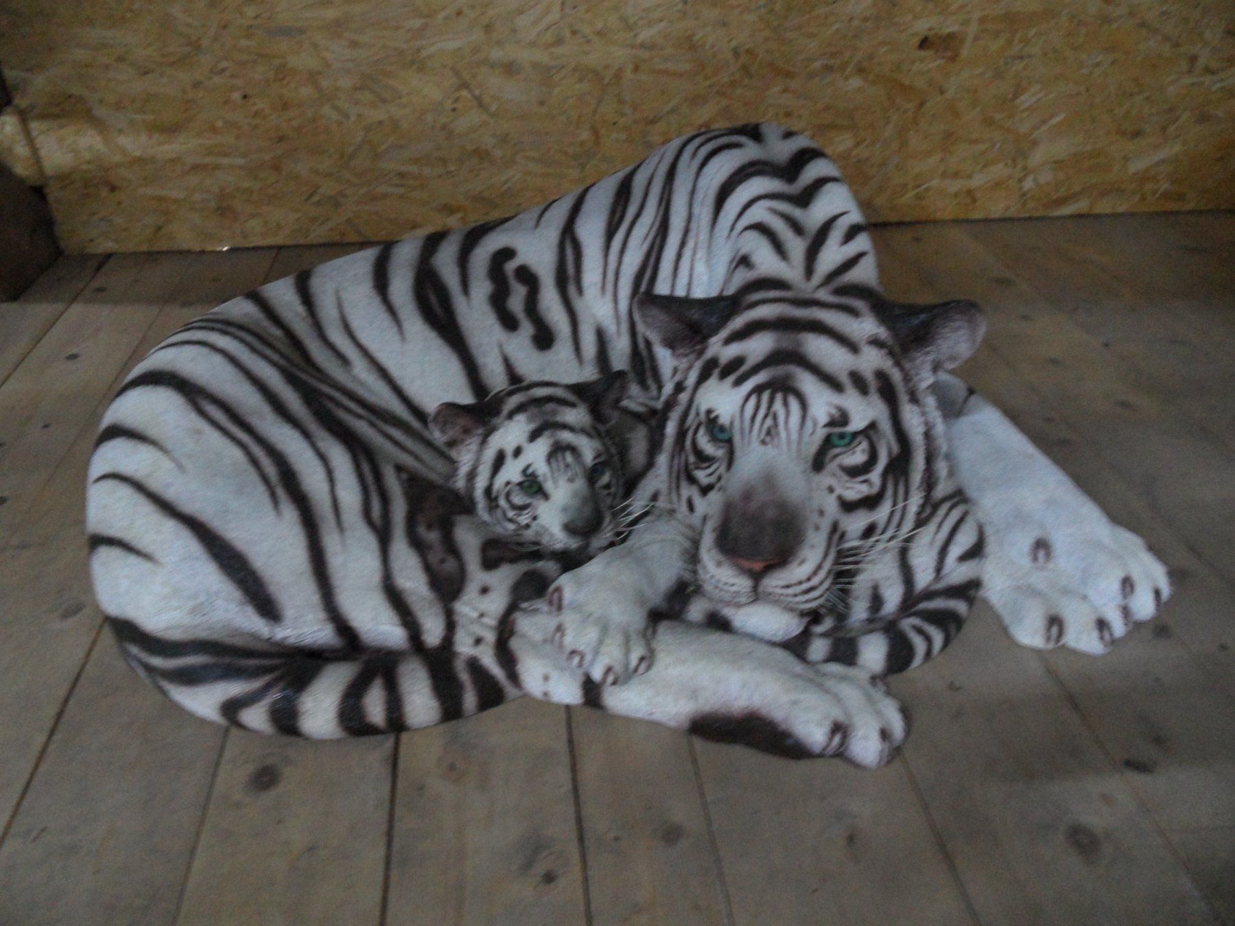 Figuren: Weisser Tiger mit Junges  Figur – Gebraucht aus Ebikon von Luzernebikon